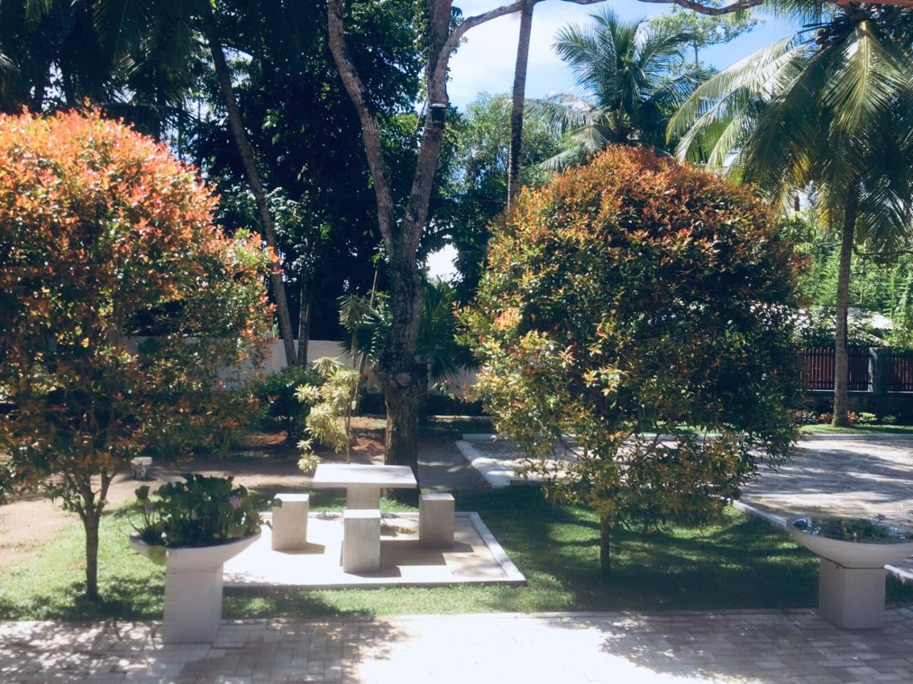 Casa Blanca Hotel Ahangama Exterior foto